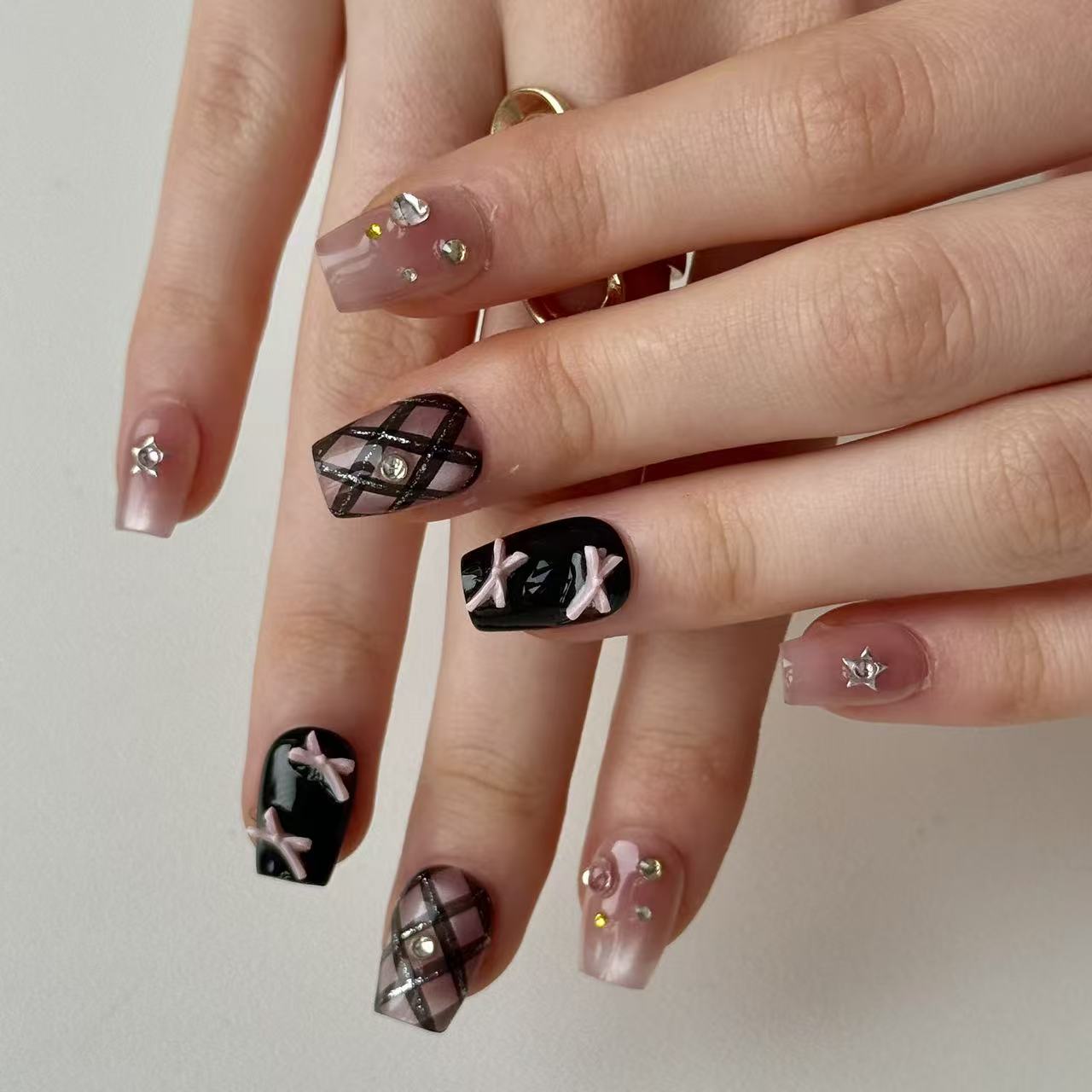 Lacelle | 3D Handmade Reusable Press - on Nails | CLAWSIE Nails