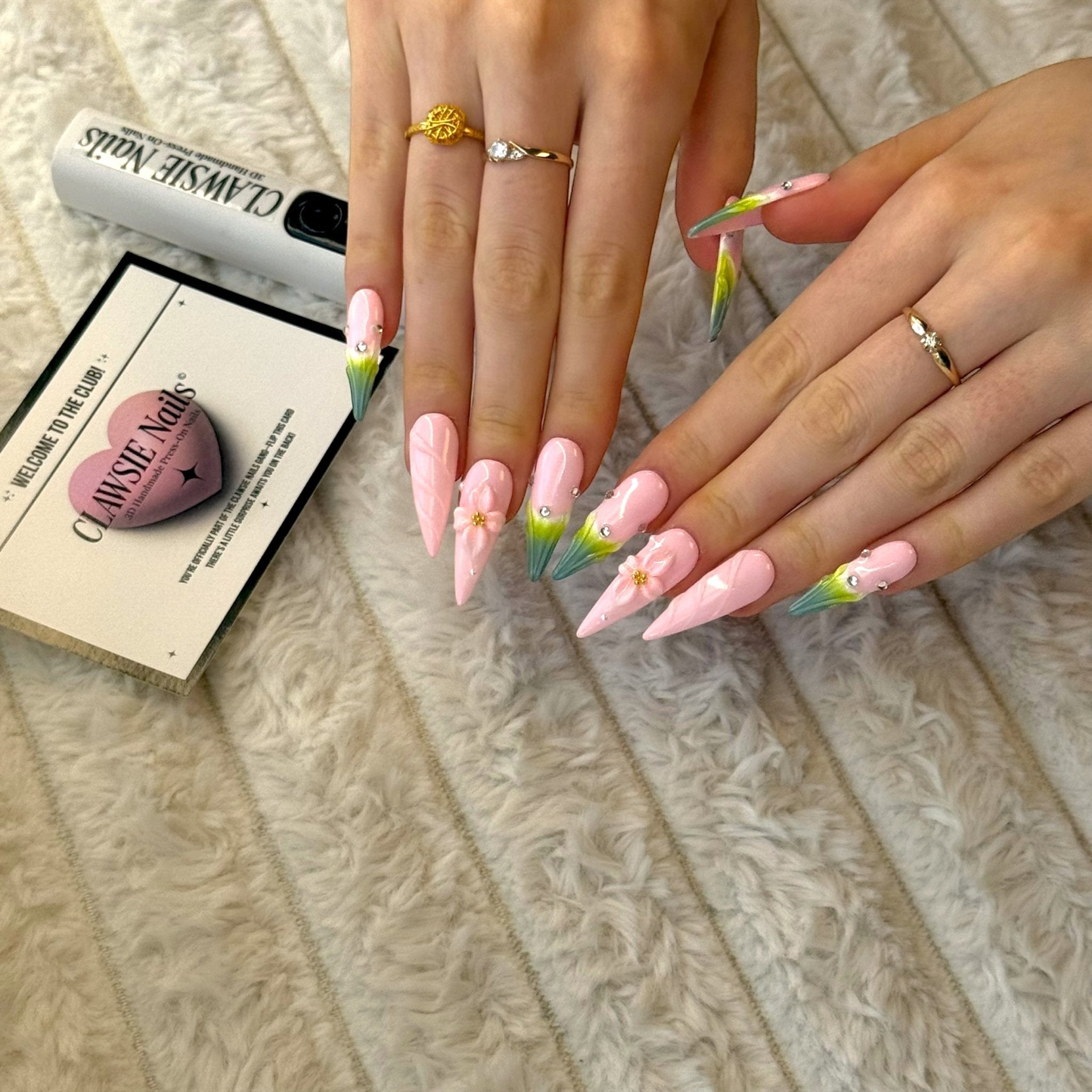 Viralia | Press - on Nails by CLAWSIE Nails