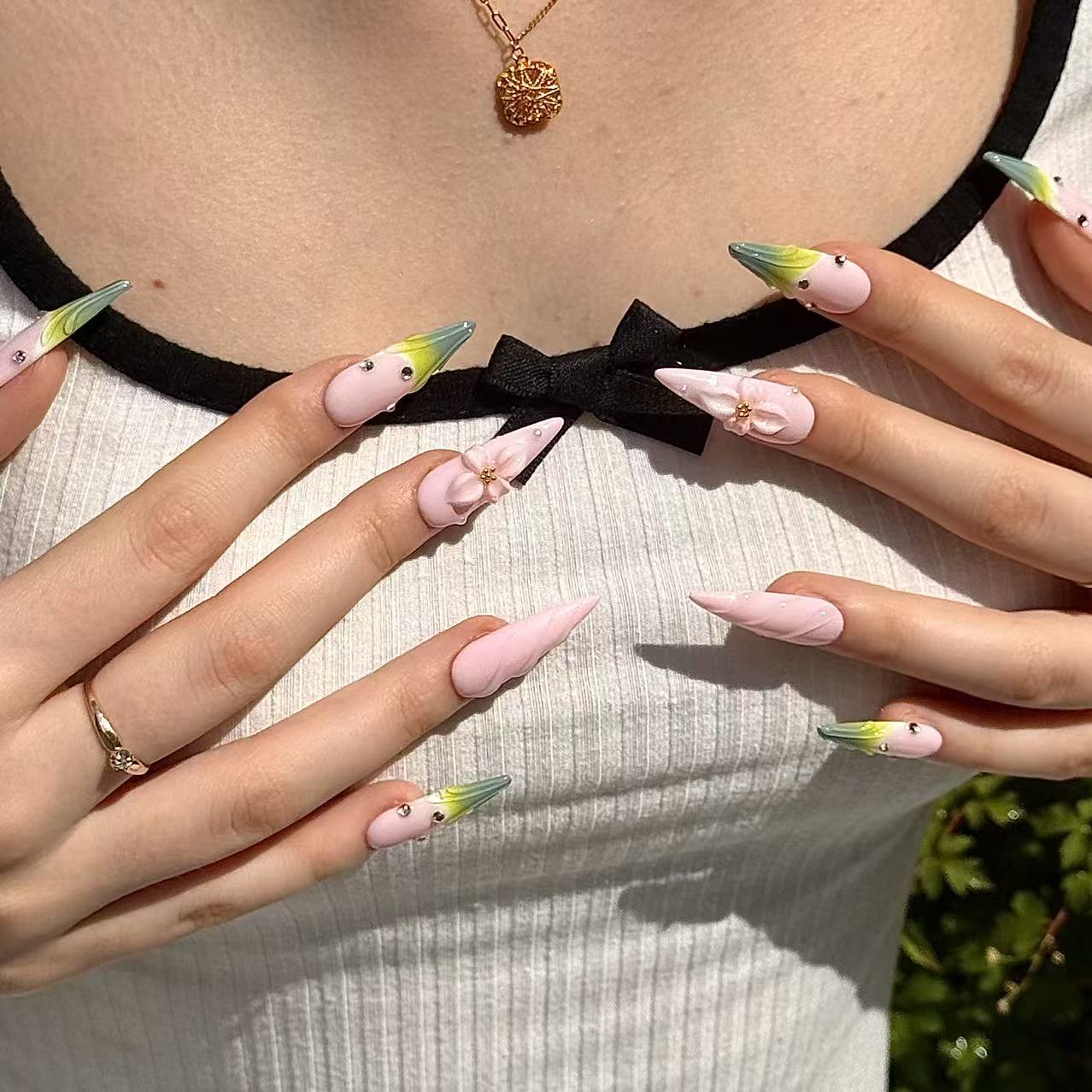 Viralia | Press - on Nails by CLAWSIE Nails