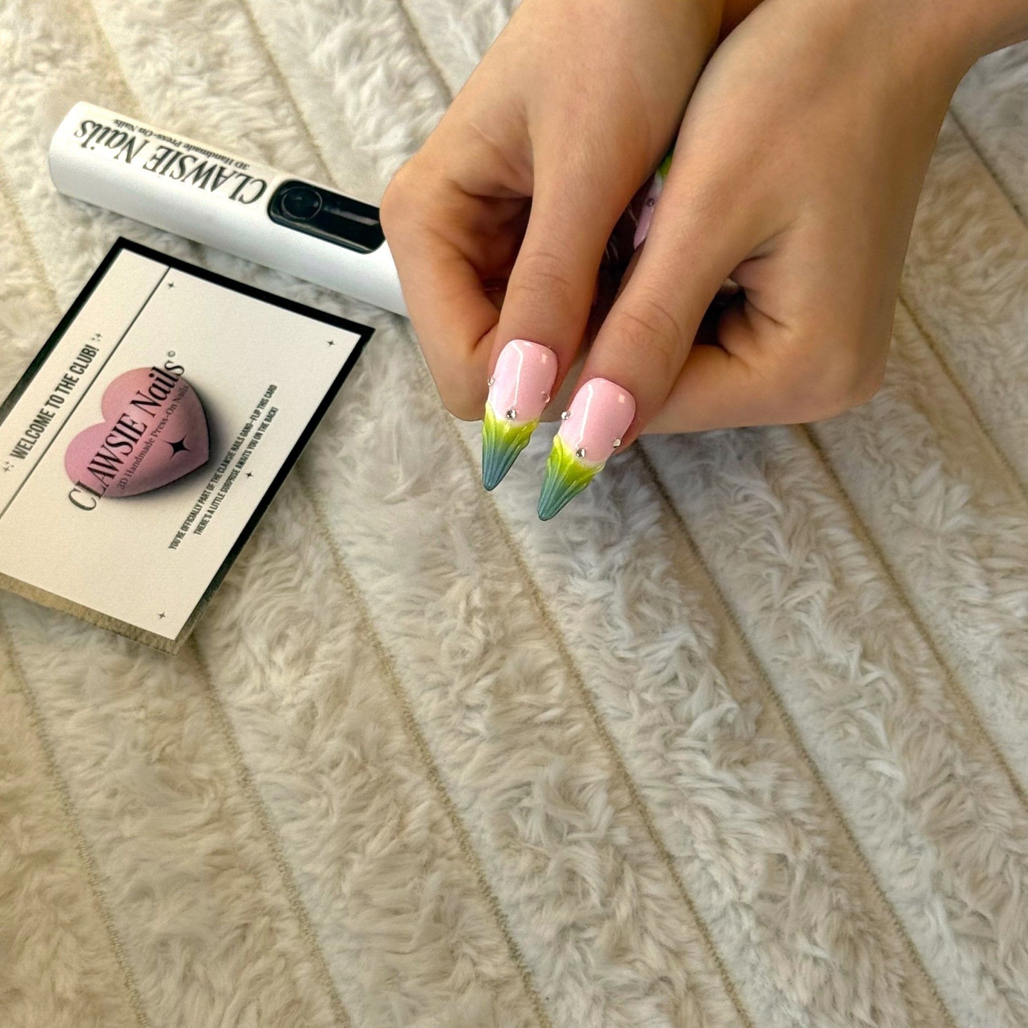 Viralia | Press - on Nails by CLAWSIE Nails