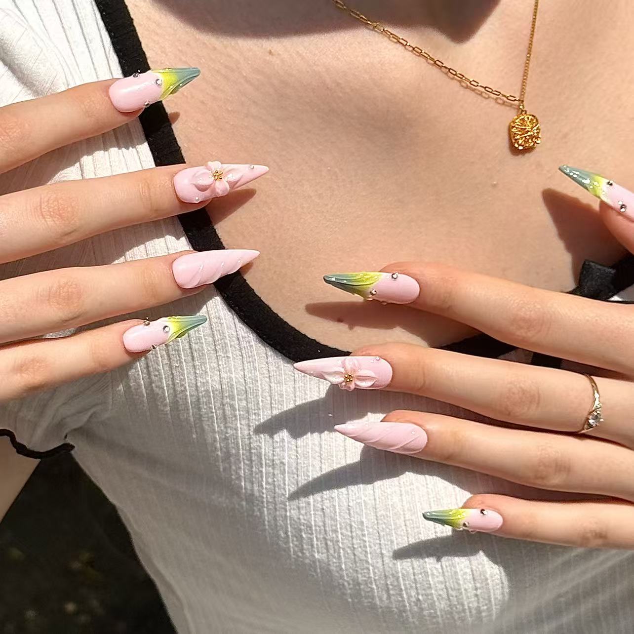 Viralia | Press - on Nails by CLAWSIE Nails
