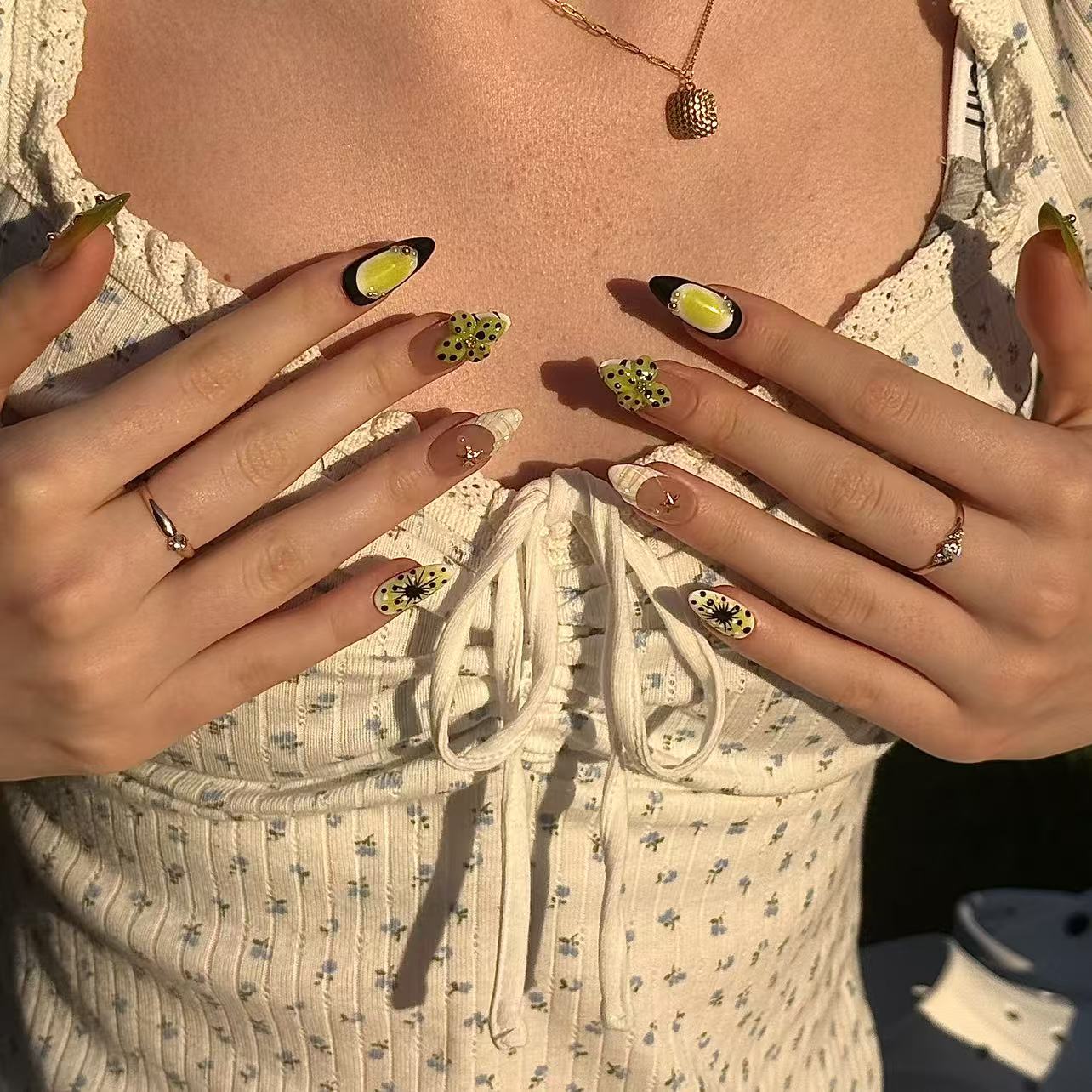 Emerisse | Press - on Nails by CLAWSIE Nails