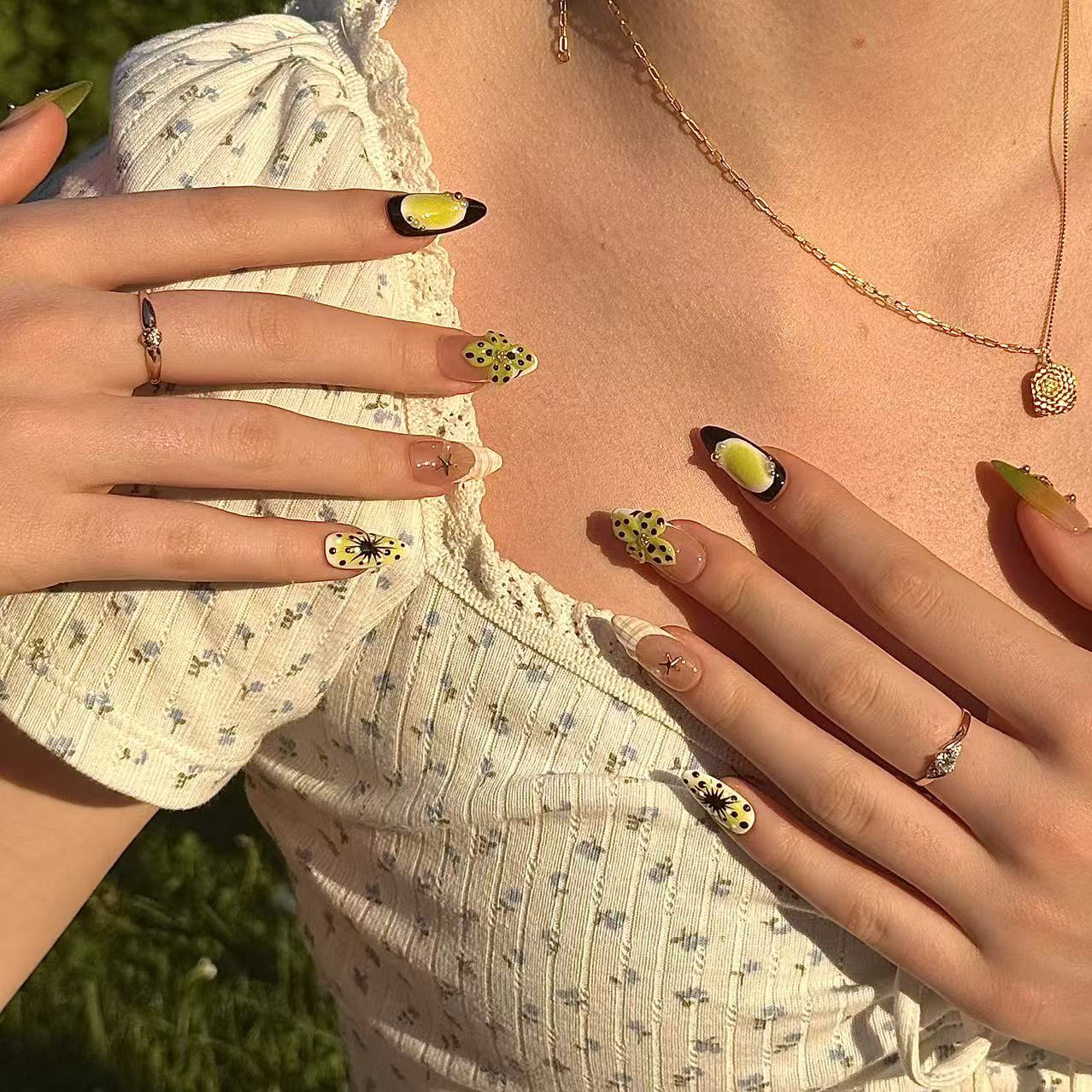 Emerisse | Press - on Nails by CLAWSIE Nails