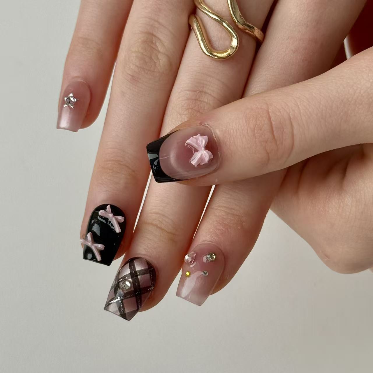 Lacelle | 3D Handmade Reusable Press - on Nails | CLAWSIE Nails