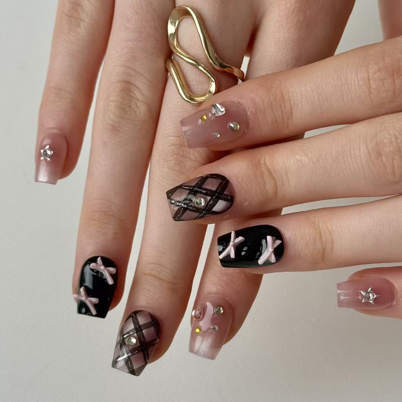 Lacelle | 3D Handmade Reusable Press - on Nails | CLAWSIE Nails