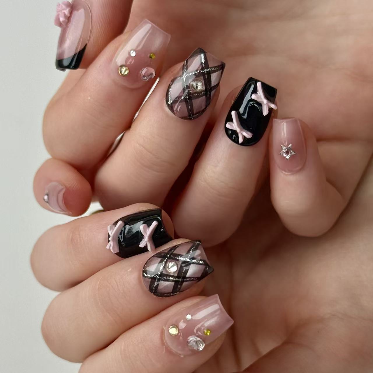 Lacelle | 3D Handmade Reusable Press - on Nails | CLAWSIE Nails