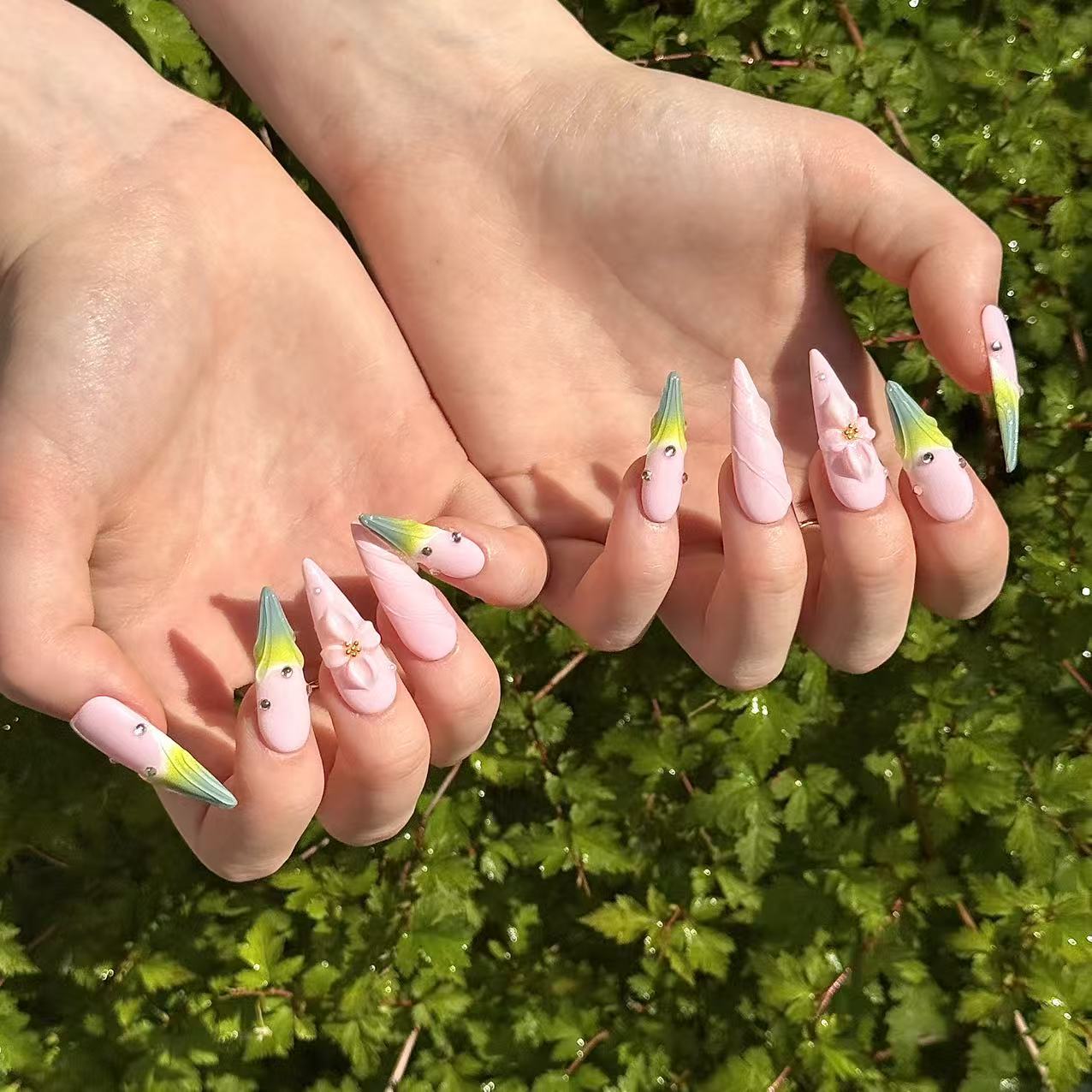 Viralia | Press - on Nails by CLAWSIE Nails
